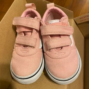 Toddler size 6 Vans
